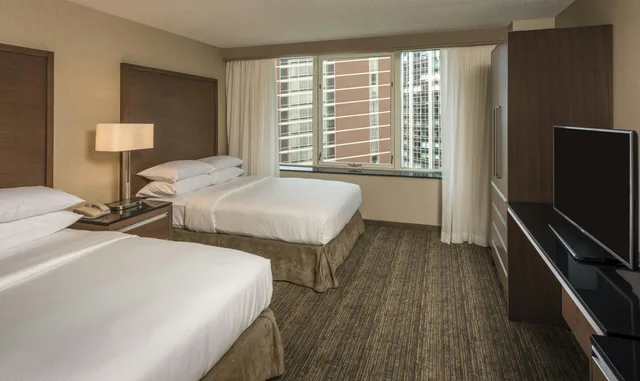 غرفة بسريرين مزدوجين لذوي الإعاقة، Embassy Suites by Hilton Chicago Downtown Magnificent Mile 4/8