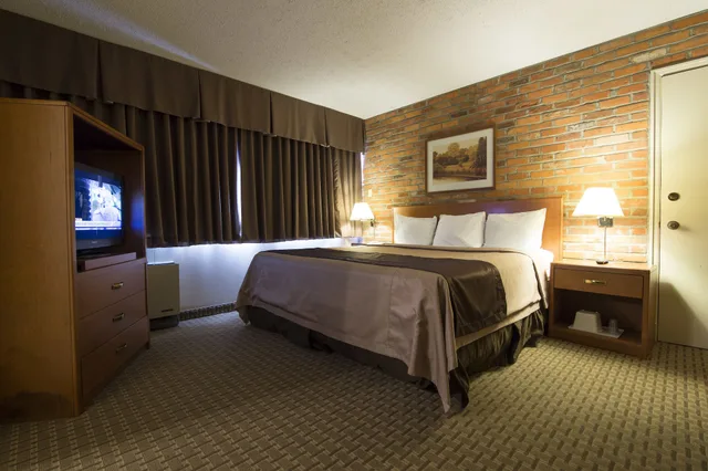 غرفة بزنس بسرير كينج، Travelodge by Wyndham Thunder Bay 1/9