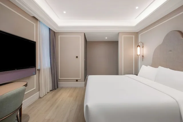 غرفة قياسية بسرير كينج، Mercure Shanghai Yu Garden On The Bund 1/8
