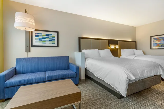 Suite, Multiple Beds، Holiday Inn Express Suites Phoenix Dwtn State Capitol 1/7
