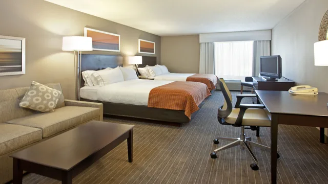 جناح بسريرين كوين لذوي الإعاقة، Holiday Inn Express Hotel Suites Minneapolis Minnetonka 1/4