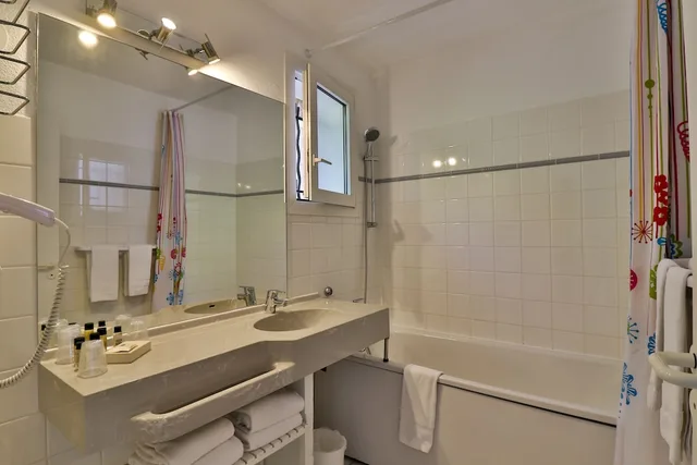 غرفة رباعية بسرير كوين وسريرين منفصلين، Les Bastides St. Paul 10/10