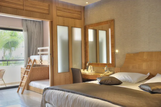 جناح جونيور بشرفة، Adams Beach Hotel and SPA 1/1