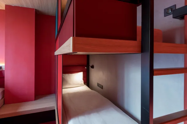 غرفة قياسية رباعية، Yooma Urban Lodge Paris Tour Eiffel 2/3