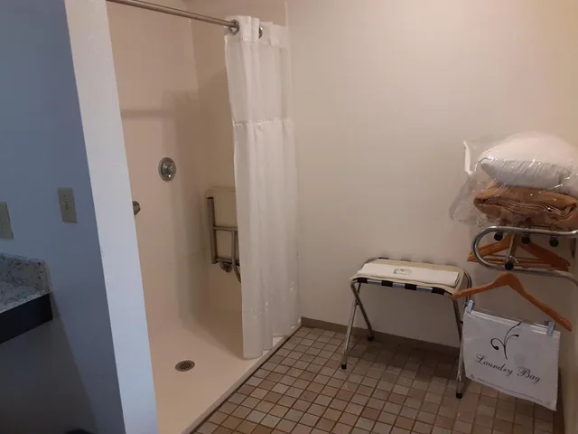 غرفة بسريرين مزدوجين لذوي الإعاقة، Mission Inn 3/4