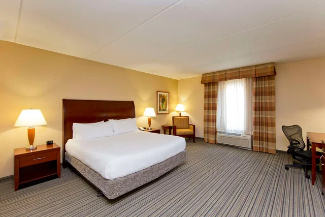 غرفة بسرير كينج بحوض استحمام لذوي الإعاقة، Hilton Garden Inn Winchester 2/7