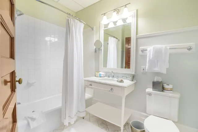 Family, 2 Queen Beds, Parlor، Omni Mount Washington Resort 6/8