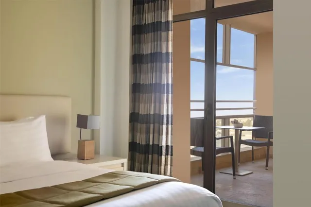 غرفة بسرير كينج بشرفة، Bristoria Hotel Erbil 1/5