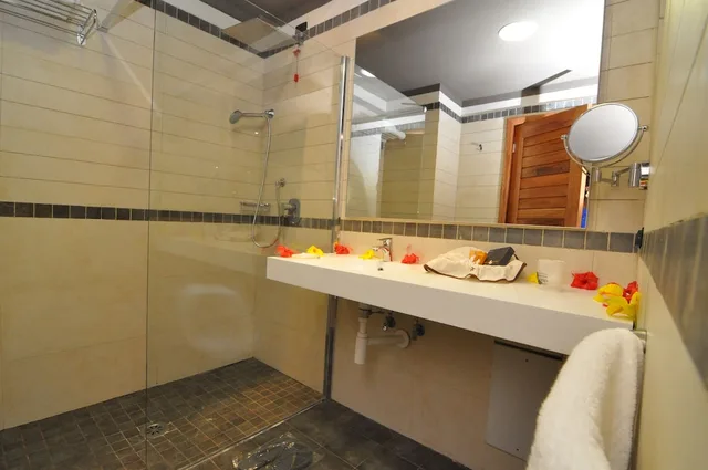 غرفة قياسية بسرير كوين، Hotel Club Du Lac Tanganyika 1/1