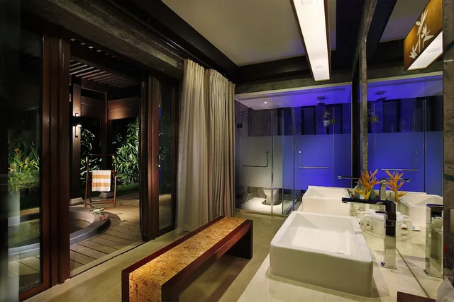 NARADA RESORT AND SPA PERFUME BAY، Wanning 45/46