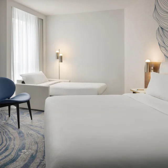 غرفة سوبيريور ثلاثية بسرير كينج مع أريكة، Le Meridien Paris Arc De Triomphe 2/5
