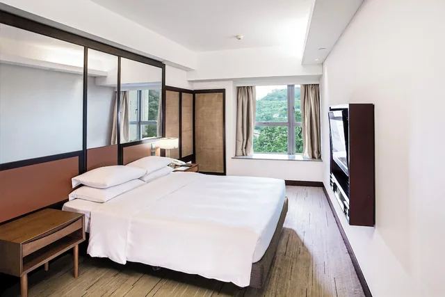 غرفة بسرير كوين بإطلالة على الجبل، Royal View Hotel 3/7
