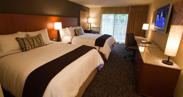 غرفة قياسية بسريرين كوين بشرفة يُسمح فيها بالحيوانات الأليفة، Mt Hood Oregon Resort, Bw Premier Collection 2/4