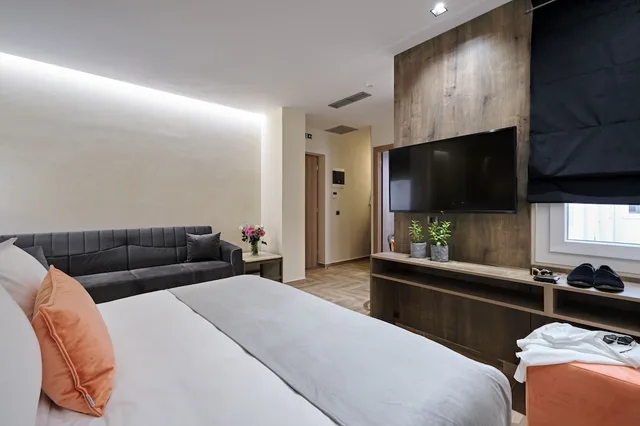 Duchess, Atrium, Queen Bed، Athens The L7 Str - Luxury Boutique Collection Hotel 1/7