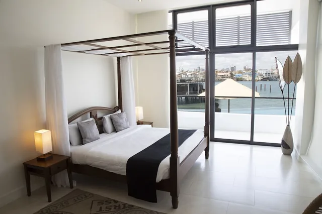 Grand, Suite, 3 King Beds, Pool Side، English Point Marina Hotel 2/4