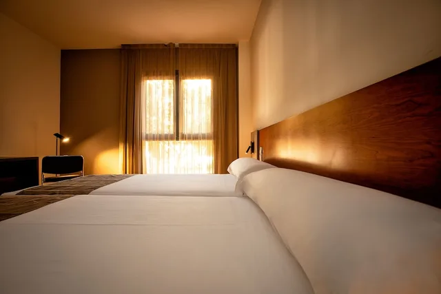 غرفة قياسية ثلاثية بسرير كينج وسرير فردي، Vertice Indalo Almeria 3/4