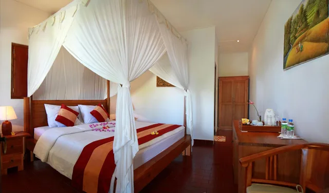 غرفة ديلوكس بسرير مزدوج بإطلالة على المسبح، Rama Shinta Hotel 6/10