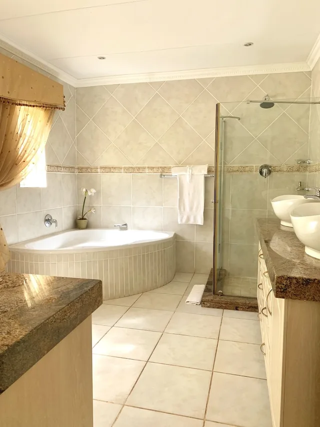غرفة ديلوكس بسرير كينج بغرفة نوم واحدة، La Barune Guest House 7/10