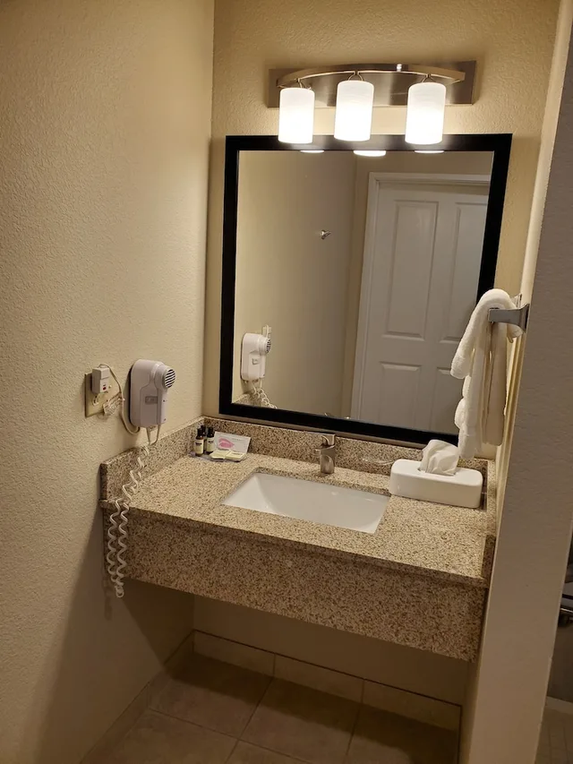 Suite, King Bed, Sofa, Accessible, Cobblestone Suites Oshkosh 2/2