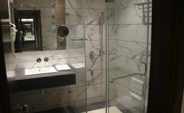 غرفة ديلوكس بسرير كينج، Ab Clarks Inn Jalandhar 3/3
