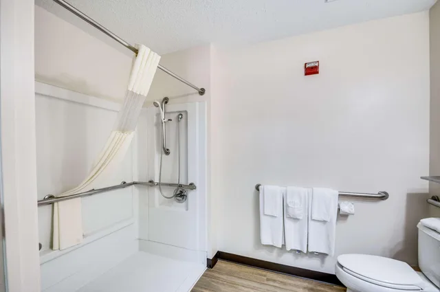 غرفة بسرير كوين، Suburban Studios Sterling - Washington Dulles 3/3