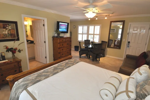 Design, Efficiency, Deluxe, Queen Bed, Kitchen، Tropical Beach Resorts 2/10