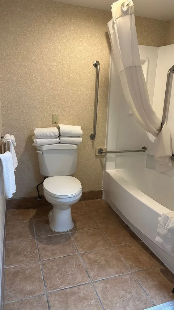 غرفة بسرير كوين لذوي الإعاقة، Wingate by Wyndham Gunnison Near Western Colorado University 5/7