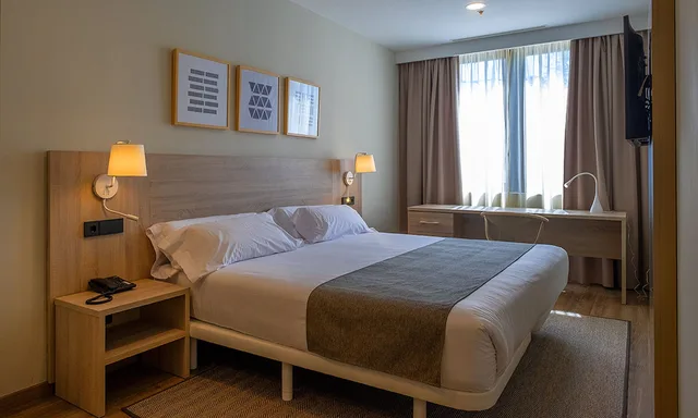 شقة عائلية بسريرين منفصلين وسرير كينج بغرفتي نوم مع أريكة، Aparthotel Attica 21 Valles 1/2
