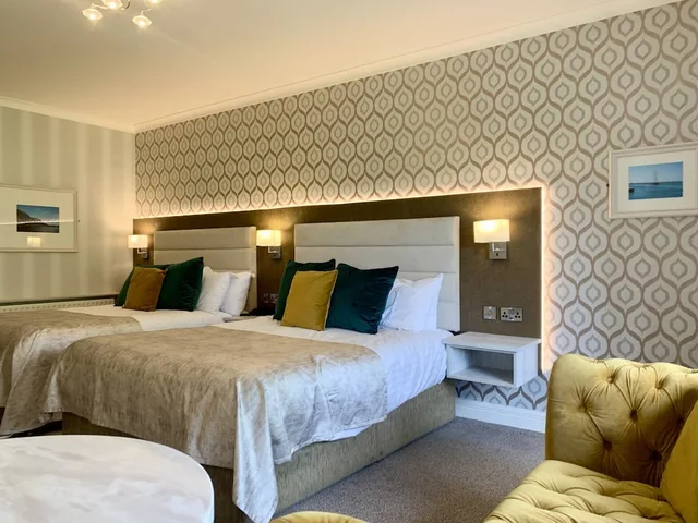 Family, Double Bed, Sofa, MILL PARK HOTEL 2/4