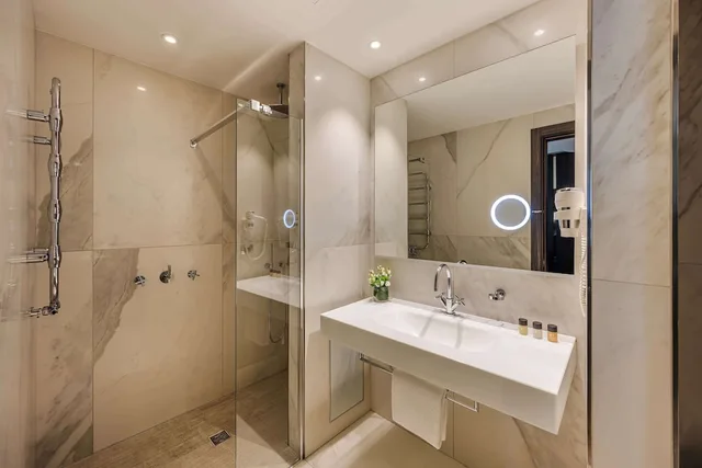 غرفة حصرية بسرير مزدوج أو سريرين منفصلين بإطلالة على المدينة بشرفة، Hotel The Square Milano Duomo 2/2