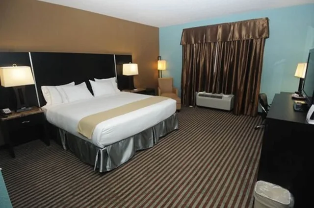 غرفة قياسية بسرير كينج لذوي الإعاقة، Holiday Inn Express Somerset 1/1