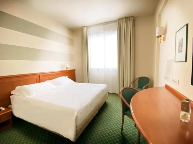 City, Compact, Queen Bed، Phi Hotel Emilia 3/4