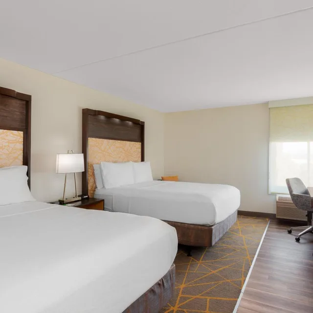 Room, 2 Queen Beds, Executive Level، Holiday Inn La Mirada 1/3