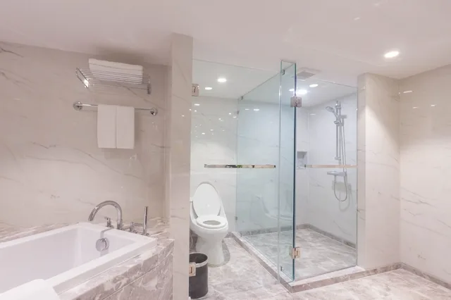 جناح غراند بسرير كينج وسريرين منفصلين بإطلالة على النهر بغرفتي نوم، Centara Riverside Hotel Chiang Mai 5/7