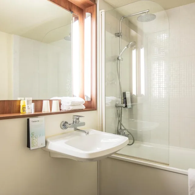 غرفة رباعية، CAMPANILE VICHY - BELLERIVE SUR ALLIER 8/9