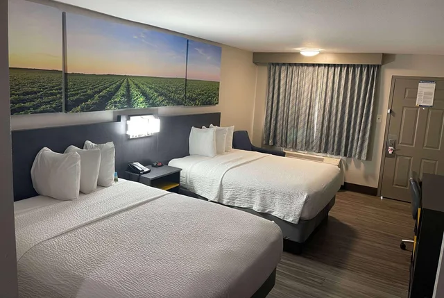 غرفة بسريرين كوين للمدخنين، Days Inn by Wyndham Ruston LA 1/2