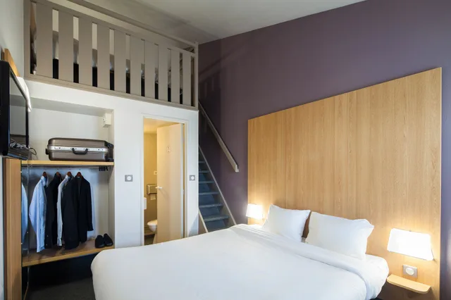 غرفة رباعية بسرير مزدوج وسريرين منفصلين، B&B HOTEL Troyes Barberey 1/6