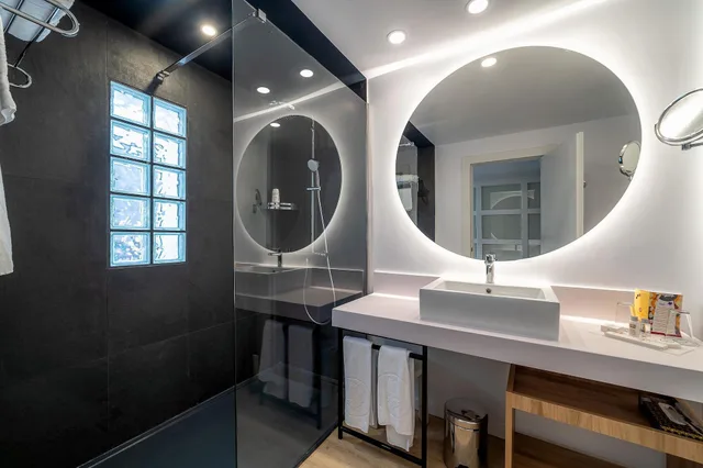 غرفة سوبيريور بسرير مزدوج بإطلالة على البحر بشرفة، Hotel Costa Calero Thalasso Spa 8/10