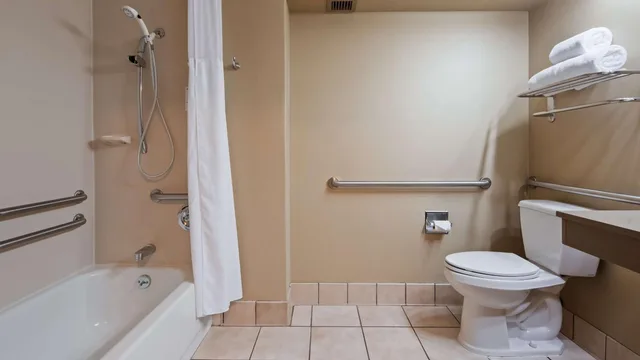 Room, Queen Bed, Bathtub, Accessible, Best Western Delta Inn 1/2