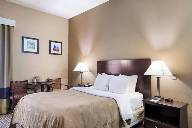 غرفة بسرير كوين لذوي الإعاقة، Quality Inn I-70 Near Kansas Speedway 1/10