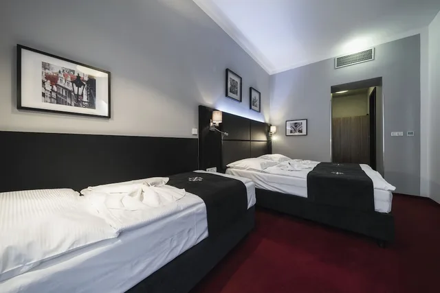 غرفة قياسية ثلاثية بسرير مزدوج وسرير فردي، Hotel Noir 2/9
