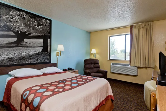 Standard, Queen Bed, Super 8 By Wyndham Lexington Park/California Area 2/5