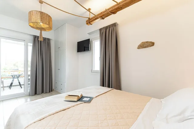 Comfort, Apartment, Queen Bed, Garden and Sea View, Glaronissi Beach 5/10