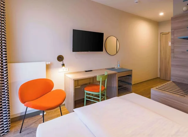 غرفة ديلوكس بسرير كوين، Ramada Encore by Wyndham Munich Messe 2/5