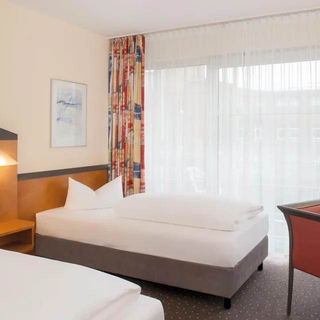 غرفة قياسية بسرير مزدوج أو سريرين منفصلين، Victor S Residenz Berlin Tegel Formely Quality Berlin Tegel 2/4