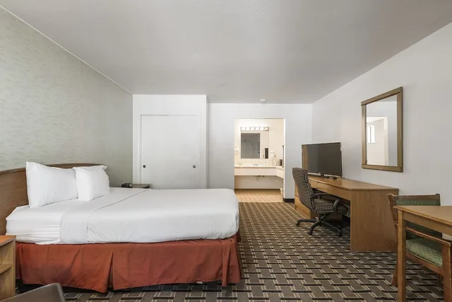 غرفة قياسية بسرير كوين، Northern Queen Inn 2/6