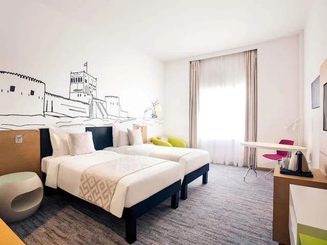 غرفة سوبيريور بسريرين منفصلين، Mercure Sohar 5/6