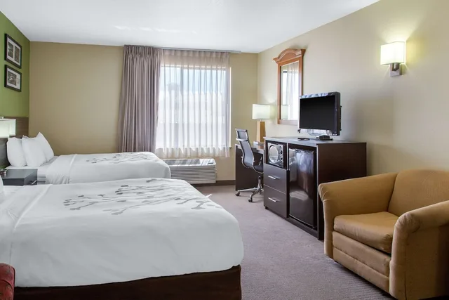 جناح بسريرين كوين لذوي الإعاقة، Sleep Inn & Suites Bakersfield North 1/2