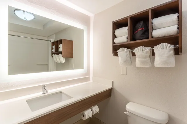 غرفة بسريرين كوين، Holiday Inn Express Hotel Suites Scottsburg 2/2