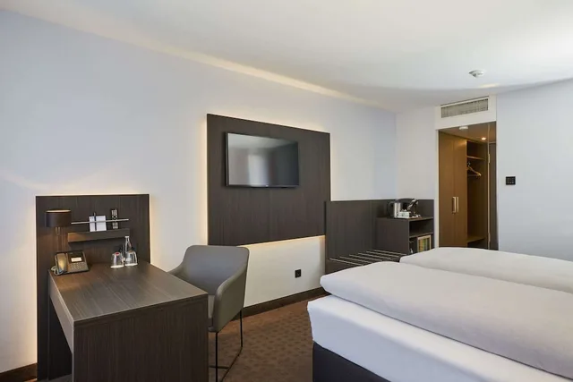 Comfort, Double Bed, H4 Residenzschloss Bayreuth Formerly Ramada Hotel Residenzschloss 3/4